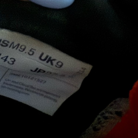 On Running White and orange  Athletic Shoes. Good condition - Picture 5 of 5